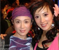 金巧巧傅艺伟合影旧照曝光，二人撞脸相似度极高