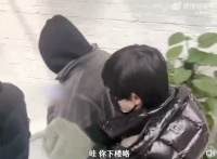 好严谨！宋亚轩提醒工作人员不能说“下楼”