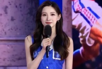 马凡舒一身红裙主持世界杯 曾主持春晚被赞是董卿接班人