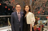 李嘉欣嫁豪门14年！与富豪老公亲密合影照曝光，夫妻对视大秀恩爱