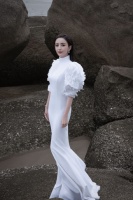 新疆发生火灾致10人死亡 佟丽娅发文：愿逝者安息