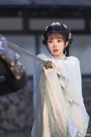 四字花团队内斗了？田曦薇踩白敬亭？许魏洲压恩爱热度？李沁偏爱演傻白甜？姨太问答