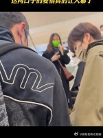 许昕回家，昕嫂亲自到机场接机！这样的爱情真的让人慕了啊！