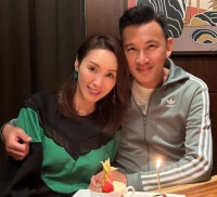 郭可盈喜迎51岁生日，一脸冻龄美貌如昔，与老公恩爱同框