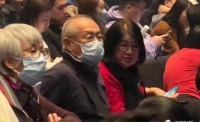 74岁演员于洋移居加拿大，现身看容祖儿演唱会，引起网友热议