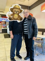 74岁老戏骨近照曝光！穿百元皮衣好低调，身材发福满头白发显老态