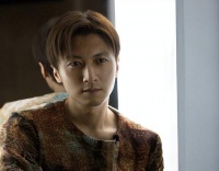 42岁谢霆锋近照被曝光，瘦到下巴都快要削尖了，身体状况令人担忧