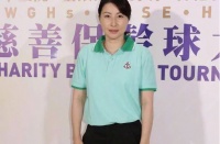 郭晶晶现身慈善大赛，与李小鹏合照，粉丝：是失散多年的兄妹吗？