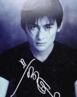 55岁歌手景岗山近照曝光，面露疲惫显苍老，与昔日判若两人