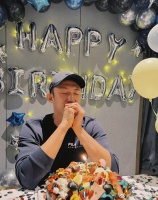 黄景瑜晒照庆30岁生日：升级成功，谢谢大家陪伴