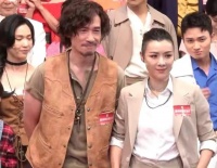 TVB视帝素颜憔悴现身！头顶秃一片现中年危机，与剧里形象反差大