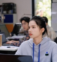 于正说不认识张婧仪，去年5月却赞她是娱乐圈绝美面孔，这是咋了