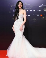 生图爆击，张天爱澳门录新节目被偶遇，高瘦身材被网友怒夸大美女