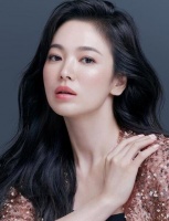 宋慧乔近照曝光曝光，苹果肌饱满遭质疑，41岁真实状态颜值崩坏