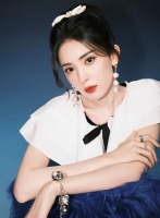 人气花被凤凰男骚扰？古力娜扎被嘲难搞？王耀庆忙发歌？王安宇酬劳低？姨太问答