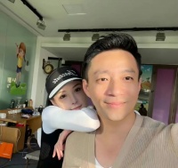 张颖颖要大S四亿豪宅？张檬小五婚变内幕？袁冰妍演小配角复出？毛晓彤新恋情？大张伟被赶出门？赵粤不当爱豆了？