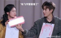 陈飞宇张婧仪互画眼中的对方，陈飞宇好会照顾人！也好会逗人啊！