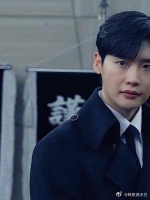 所有人都以为男主挂了 老婆都哭昏过去了……