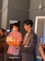 20221206相关IGs更新 给Prada摄影团队的工作人员庆生 ……