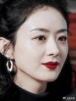 把“我这么年轻，我不想赚钱想什么”刻在骨子里