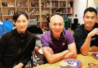 梁洛施在豪宅内画画，复式洋楼尽显奢华，个人状态越来越好