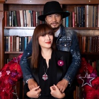 67岁任达华庆祝结婚25周年，夫妻合体出镜一起秀恩爱