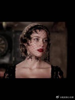 上帝给了她惊人的美貌，却忘了给她说明书！