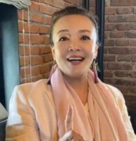 张兰批大S为“借种”嫁汪小菲，称S家娘仨是杀猪盘