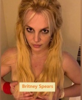 小甜甜布兰妮又晒赤身照，小13岁丈夫回应：不喜欢没法管，惹争议