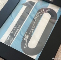 蔡卓妍晒爸爸送的梅西球衣 称今晚穿着它看比赛