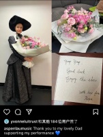 吕丽君女儿出演舞台剧，刘銮雄罕见送花兼亲笔题字，父女关系缓和