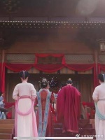 当我抬起头，你正看向我