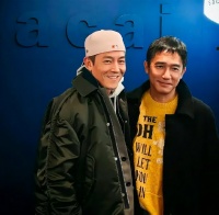 陈冠希同框梁朝伟，两人相隔18岁像同龄人，五官越来越像赵本山！