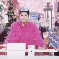 向太直播带货首秀翻车！状况频出闹笑话，曝直播间花2000万打造