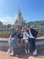 好久不见！体操奥运冠军李小鹏分享全家福，如今儿女双全羡煞旁人