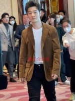 黄晓明 张小斐 同框亮相，两位状态如何！晓明哥好像脖子不舒服吗