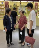 王劲松妈妈因疫情去世，93岁的父亲也烧了四天，现还在无助地等待