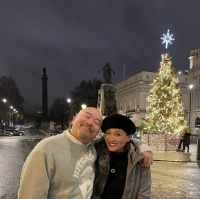 李蕙敏与丈夫移居英国生活富贵，结婚9年无生育，已领养一个男孩