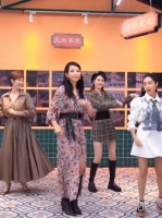 蔡少芬陈法蓉朱茵洪欣同框跳舞 蔡少芬晒出与陈法蓉 朱茵……