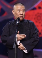 曝喜剧大咖国外有私生子！与富婆女粉婚外情，年纪不大长相显老