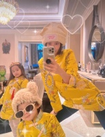 何猷启前妻带女儿回港过节，母女打扮时尚逛街，四岁大女儿像三太