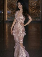 杨幂这套图诱惑和圣洁并存，美的我失语