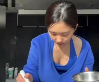 黄磊女儿身材惹人羡，长相与妈妈如出一辙，引起网友热议