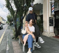 TVB视帝妻子罕见晒性感！泳装出镜吸睛，借机力破怀二胎传闻