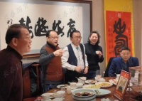 侯耀华77岁庆生现场照曝光：邀请好友及晚辈参加，唯独未见何云伟