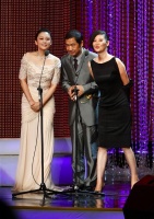 陈红徐帆世纪同框，一个自信一个自卑，颜值和气质差距一目了然！