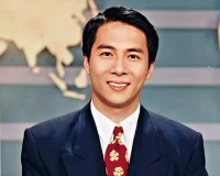 怀念！香港知名主持人自杀身亡7年，空姐妻子为养家转行卖保险