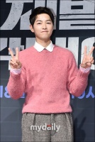 宋仲基被曝新女友已怀孕 公司:私生活无法确认