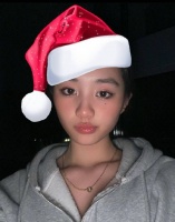 曝黄磊女儿黄多多圣诞打扮，妆容成熟引发热议，网友吐槽像卡戴珊