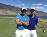 苗侨伟举家低调返回香港过节，吃海鲜餐看夜景，29岁儿子罕见露脸